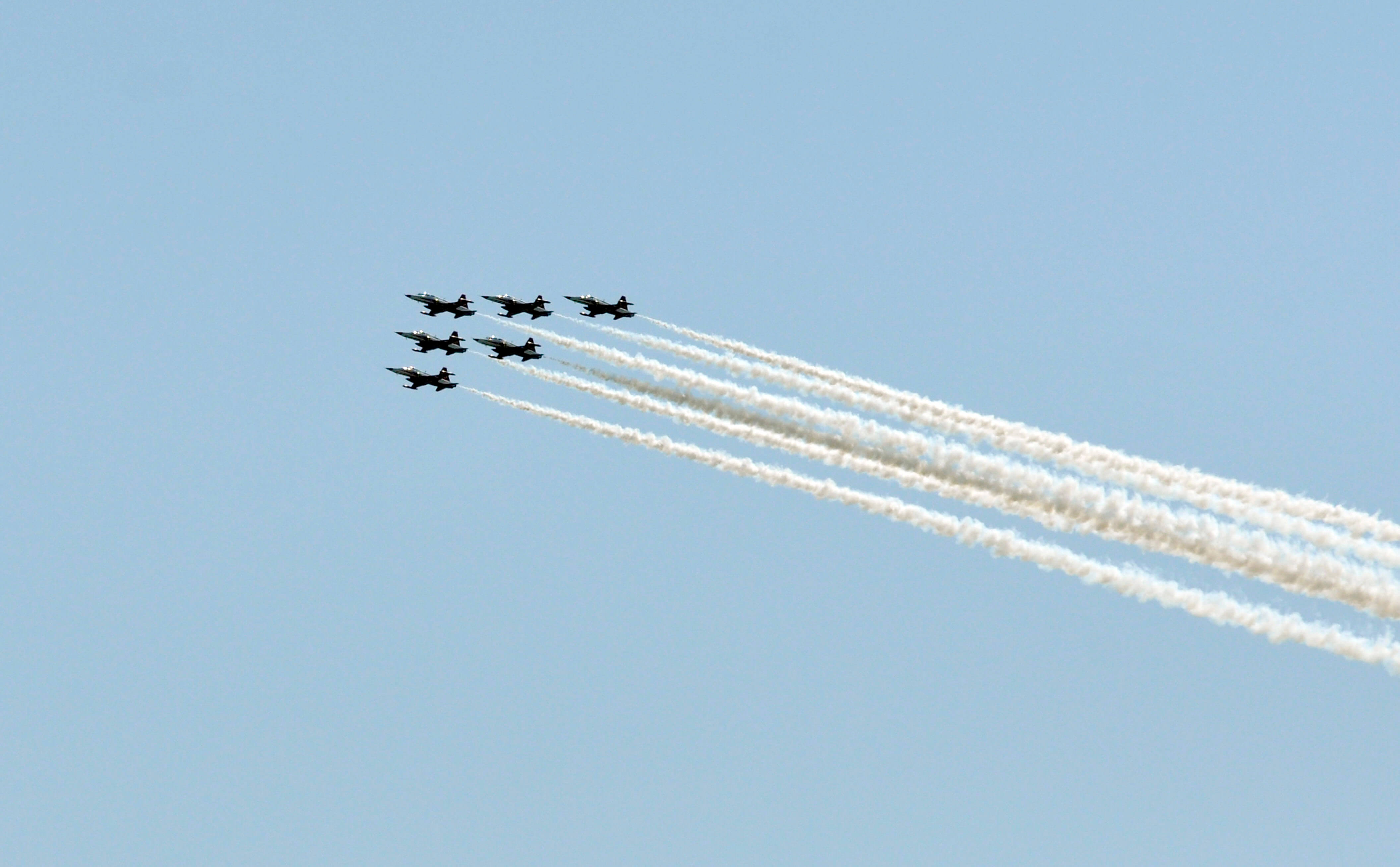 Büyük Taarruz'un 99. yılı etkinlikleri kapsamında Türk Hava Kuvvetlerinin akrobasi timi Türk Yıldızları, Afyonkarahisar'da gösteri uçuşu gerçekleştirdi.