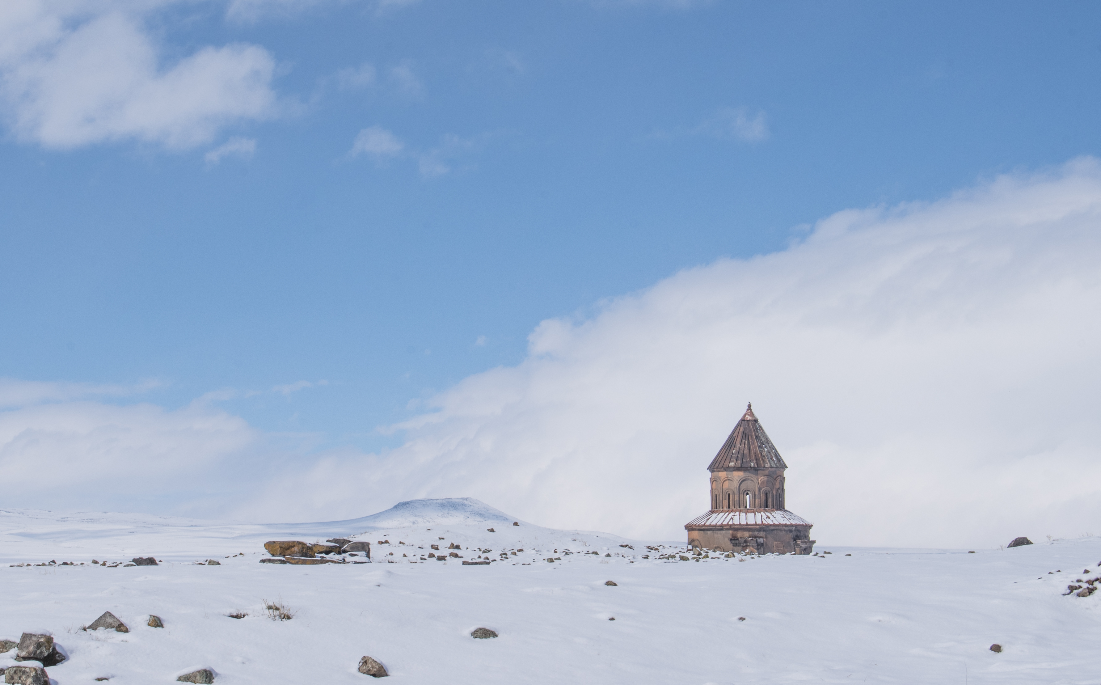 Dünya Mirası Ani Mart'ta Karla Kaplandı