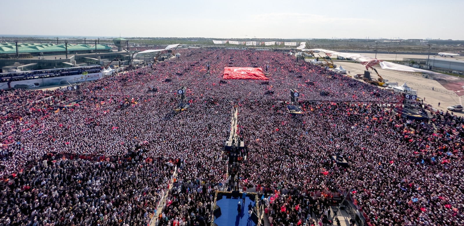 Büyük İstanbul mitingine yoğun katılım sağlandı