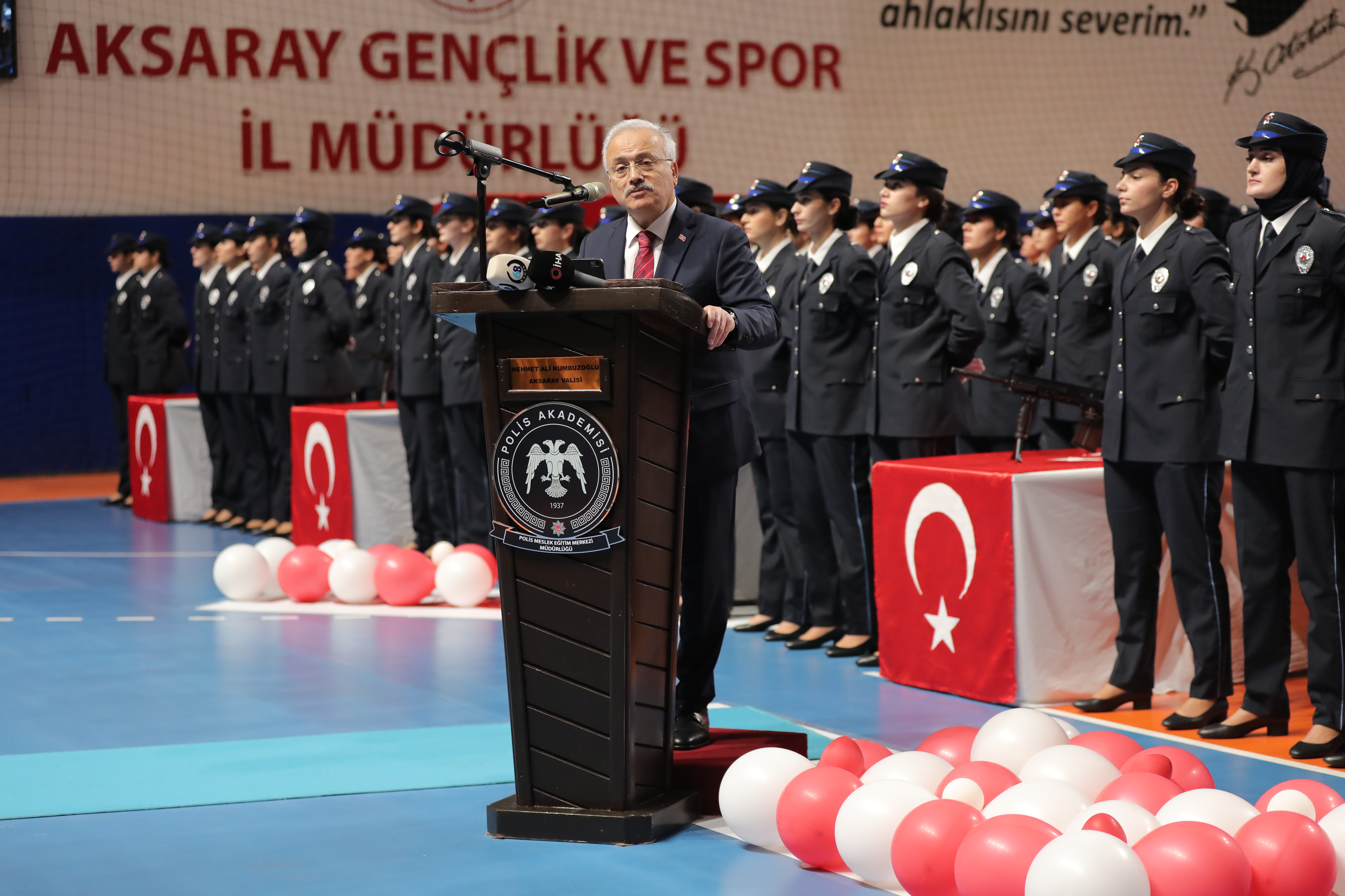 AA-20231209-33140760-33140759-AKSARAYDA_750_KADIN_POLIS_ADAYI_MEZUN_OLDU