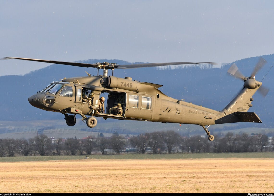 7449 Slovak Air Force Sikorsky Uh 60M Black Hawk Planespotters Net 1308807 6925E37493 O 1140X815