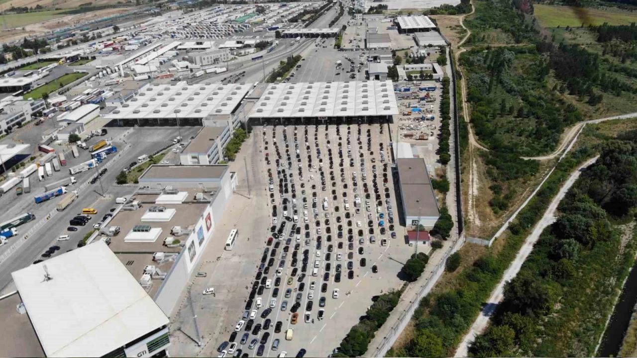 Kapikulede Tarihi Rekor Gurbetciler Akin Akin Geliyor H1534497 71