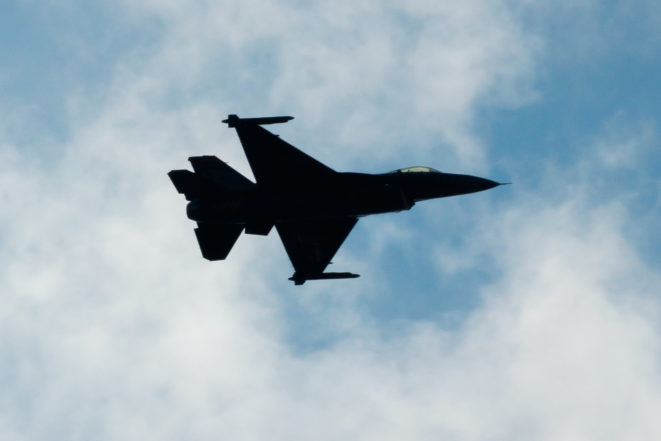 Anıtkabir ve çevresindeki vatandaşlar gösteriye alkışlarla eşlik etti.