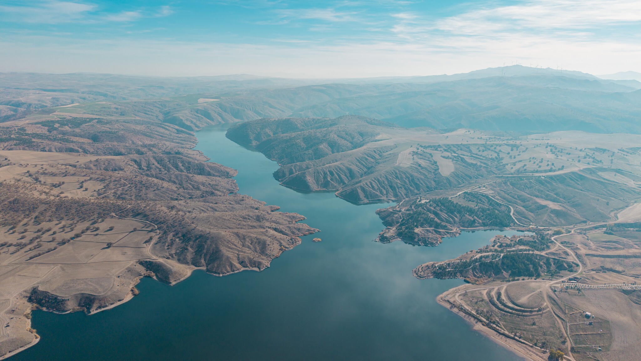 Bozkırın ortasında mest eden mavi