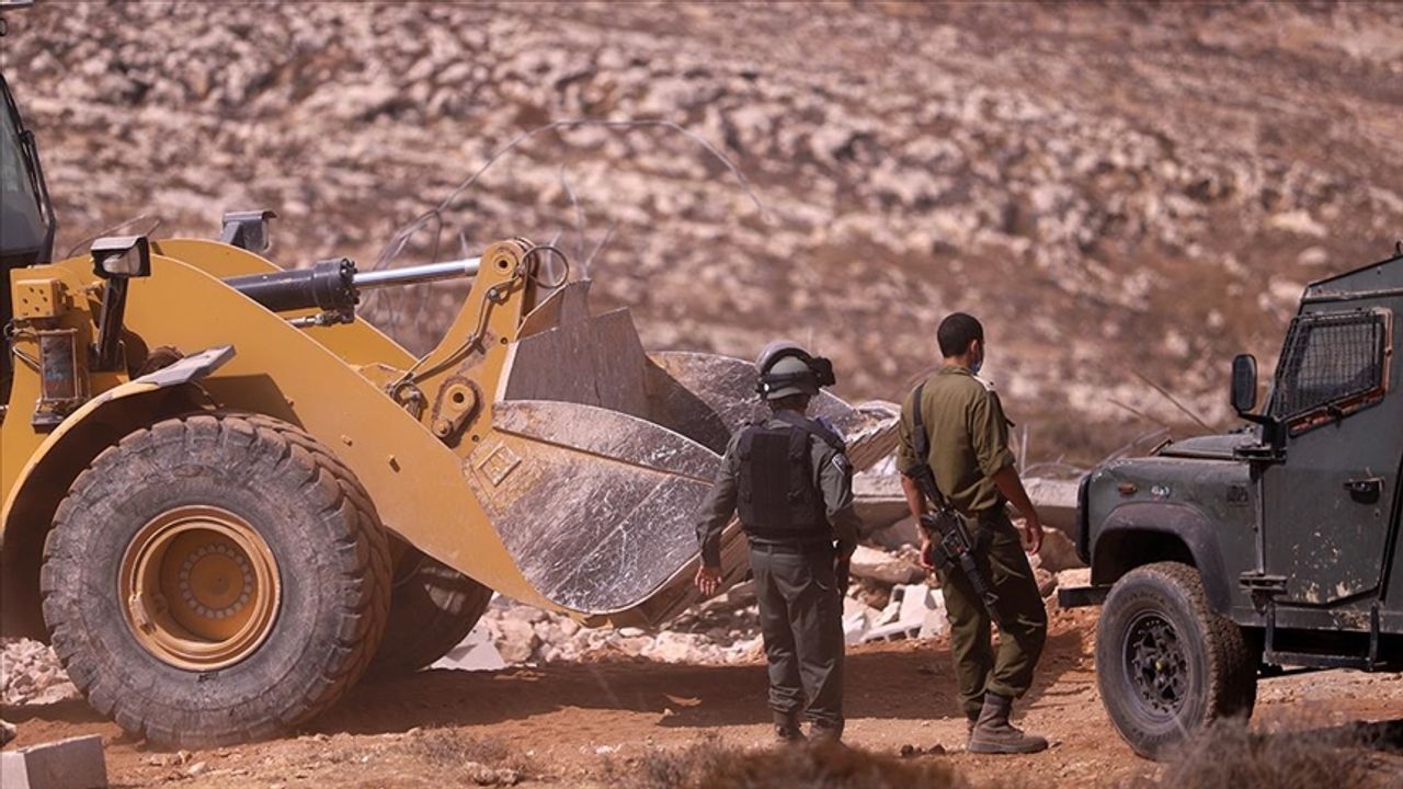 İsrail, Batı Şeria'da Filistinlilere ait tesisleri yıktı