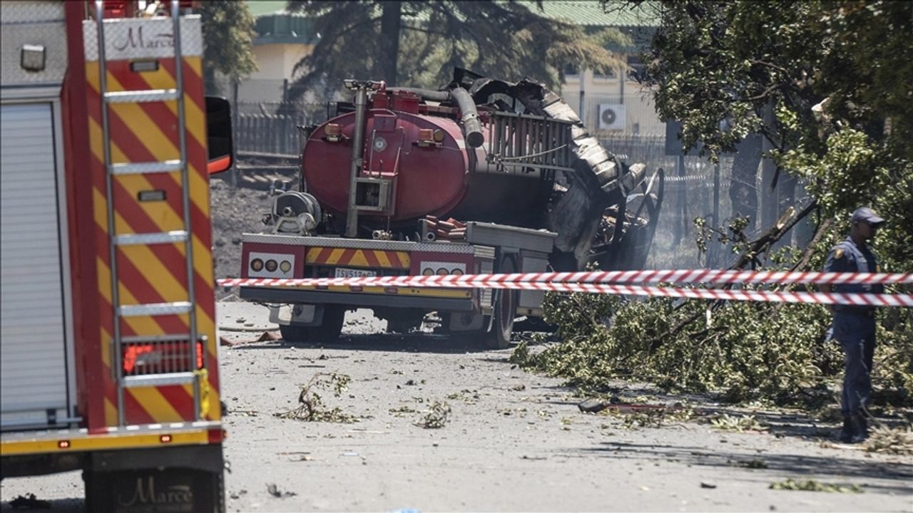 Güney Afrika'da akaryakıt tankerinin patlaması sonucu ölenlerin sayısı 15'e çıktı