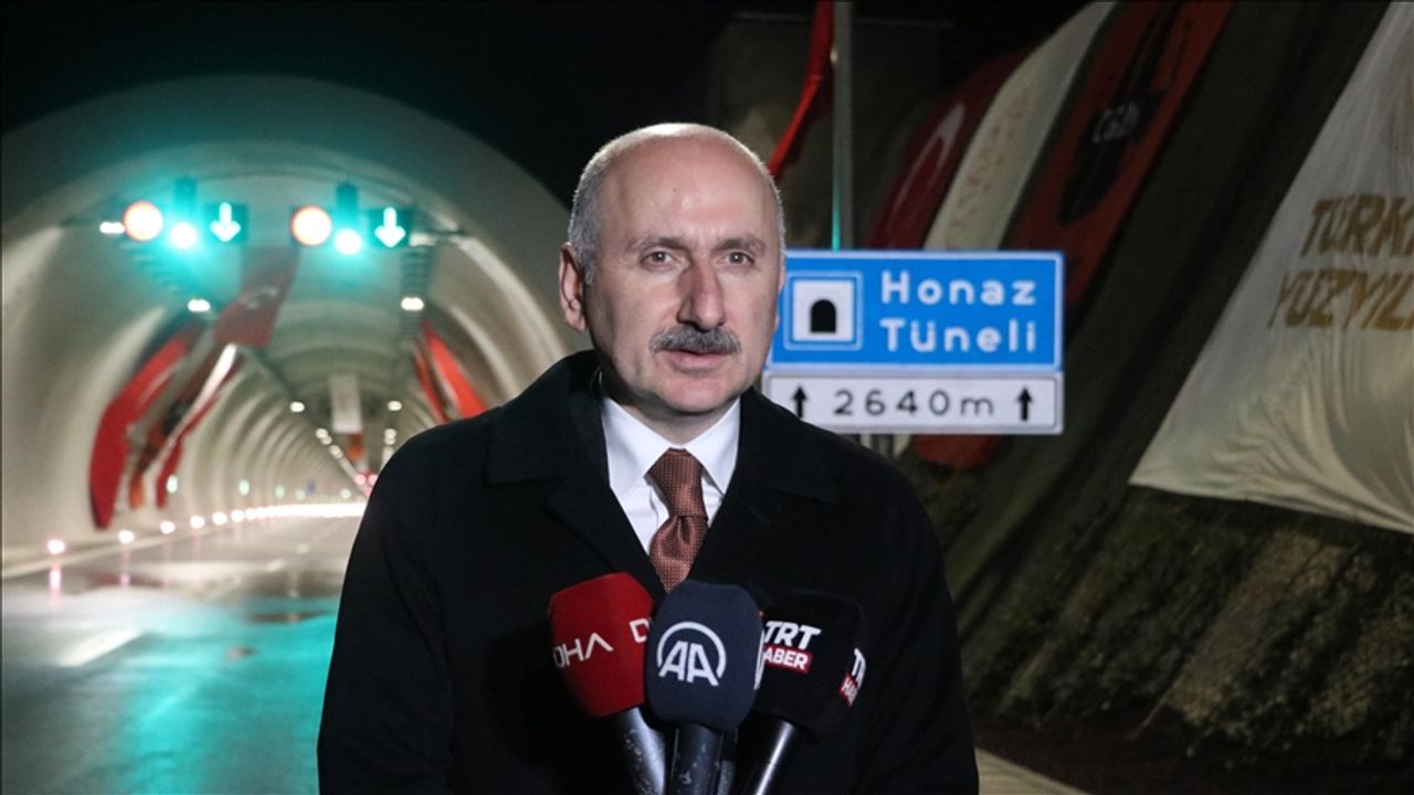 Ulaştırma ve Altyapı Bakanı Karaismailoğlu, Honaz Tüneli'nde incelemelerde bulundu