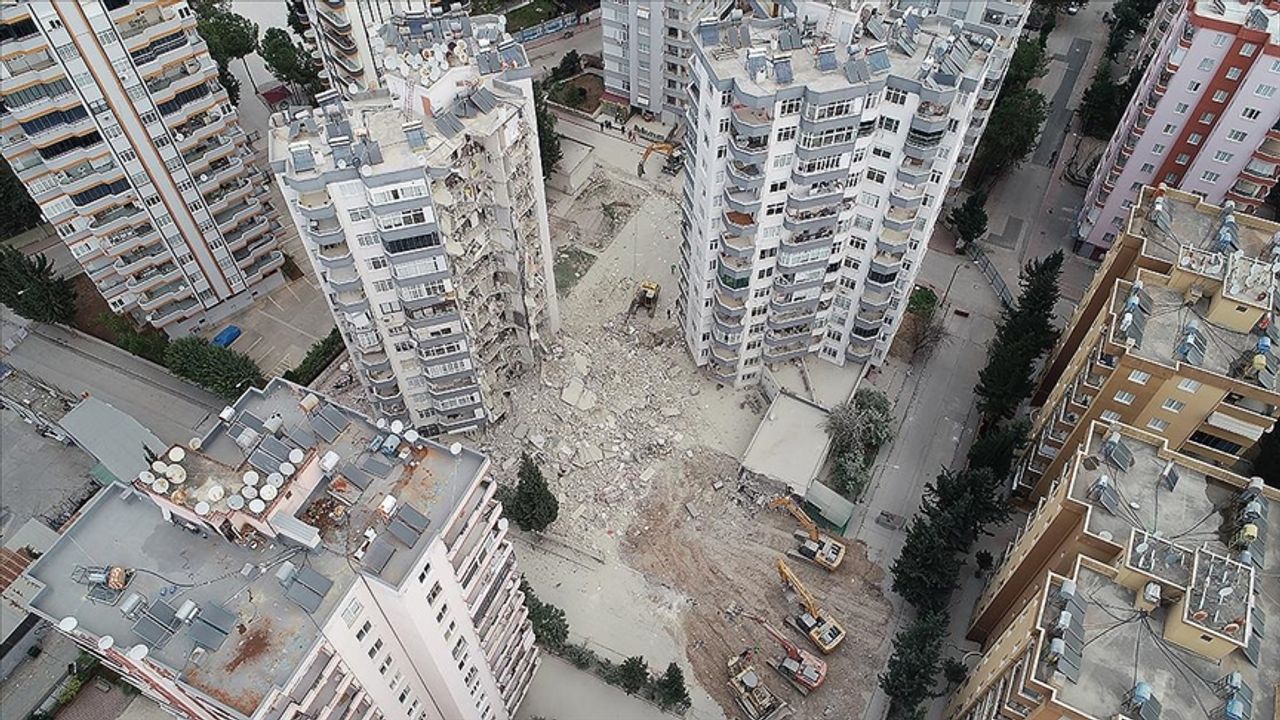 Adana'da kolonu güçlendirilen bina Kahramanmaraş depreminde ayakta kaldı