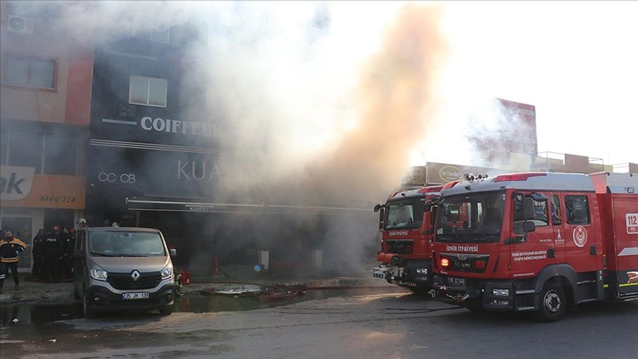İzmir'de kozmetik mağazasında çıkan yangında 2 kişi öldü