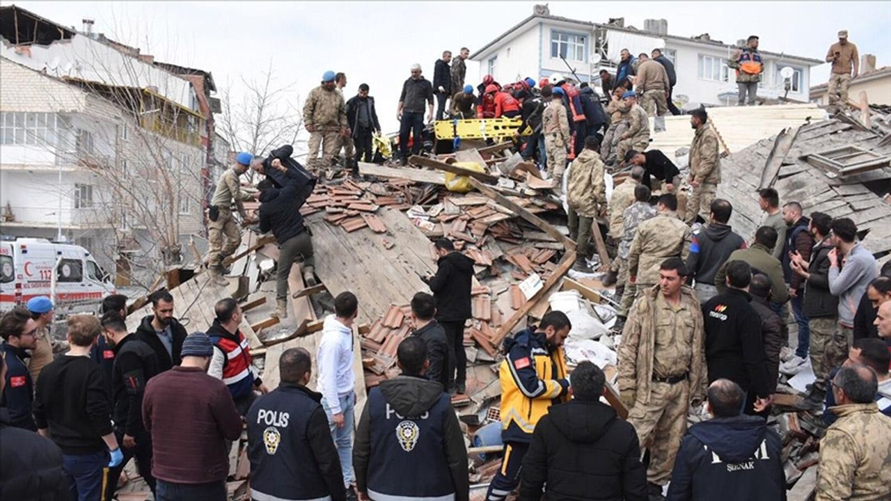 Malatya'da 5,6 büyüklüğünde deprem: 1 kişi hayatını kaybetti, 69 kişi yaralandı