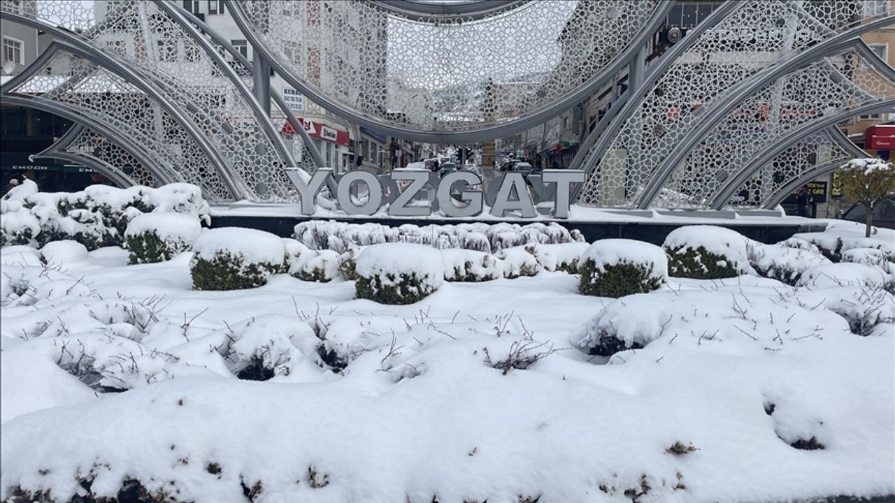 Yozgat'ta kar nedeniyle 15 köy yolu ulaşıma kapandı