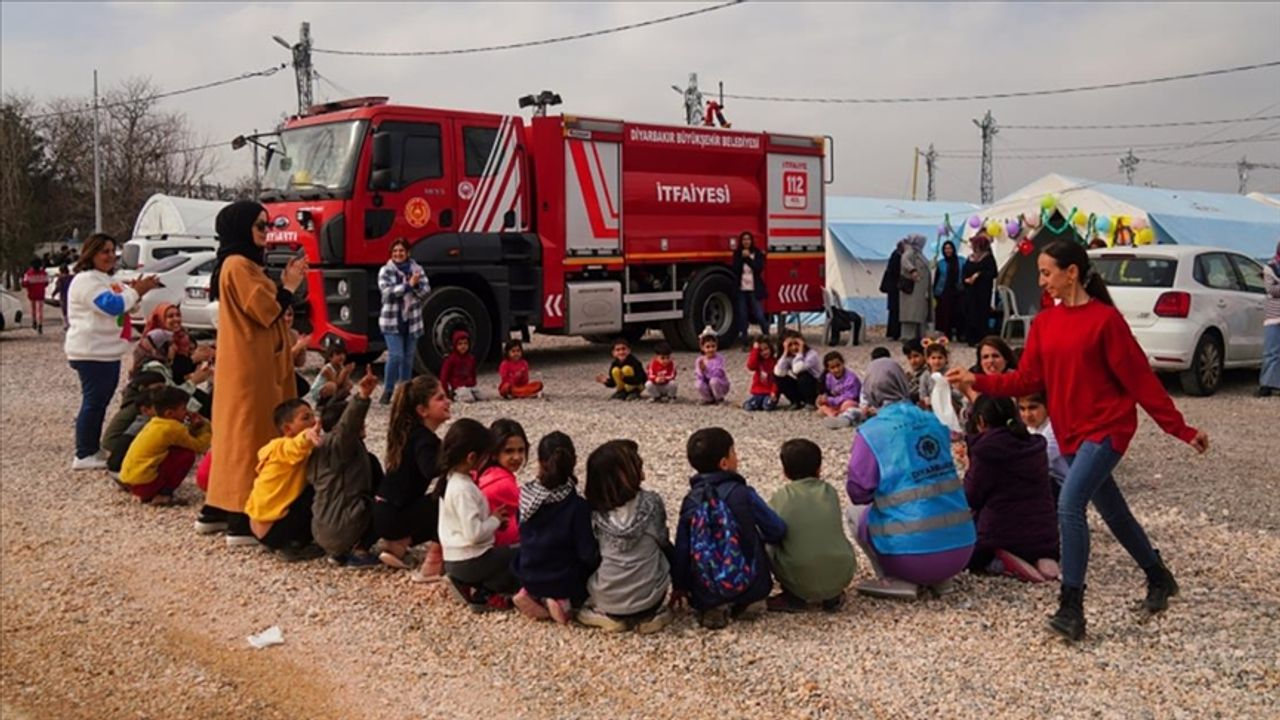 Diyarbakır'da çadır kentte depremzede çocuklar için etkinlik alanı oluşturuldu
