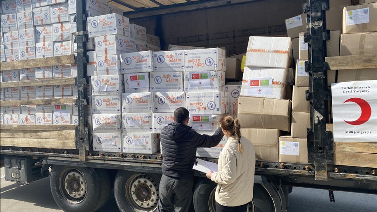 Türkmenistan depremzedelere yaklaşık 11 ton yardım gönderdi