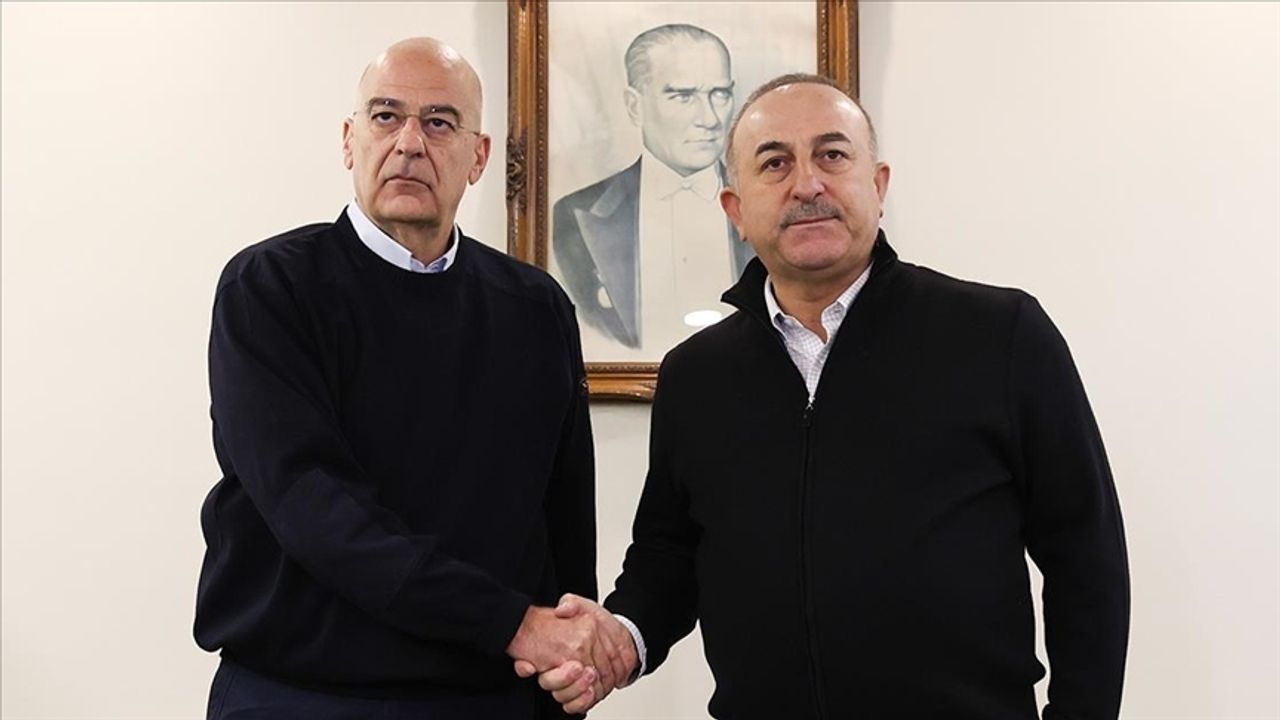 Bakan Çavuşoğlu, Yunanistan Dışişleri Bakanı Dendias ile telefonda görüştü