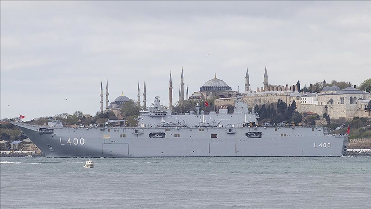 Milli Savunma Bakanı Akar'ın "avara" komutuyla TCG Anadolu, boğaz geçişi için limandan ayrıldı