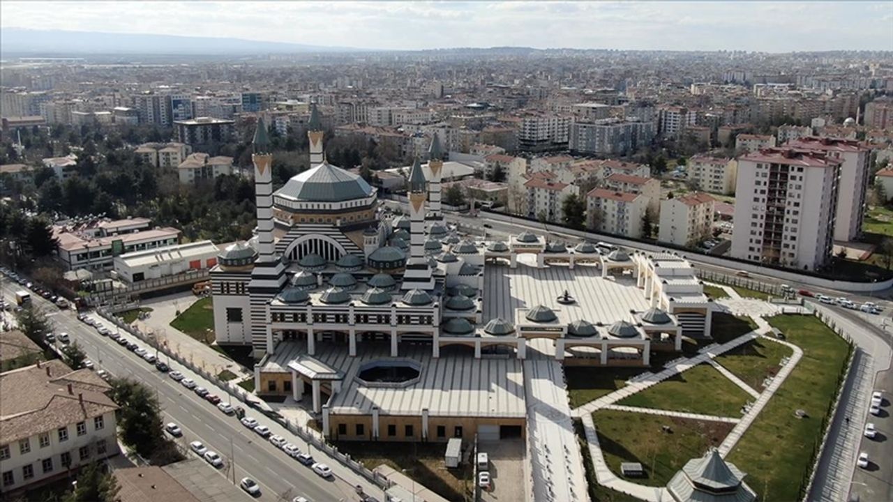 Cumhurbaşkanı Erdoğan'ın Diyarbakır'da açacağı camide 25 bin kişi ibadet edebilecek