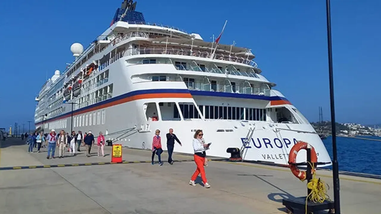 Kruvaziyer "Europa" ile Bodrum'a 343 Turist Geldi