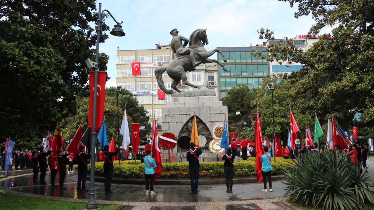 19 Mayıs kutlamaları Atatürk Anıtı'ndaki törenle başladı
