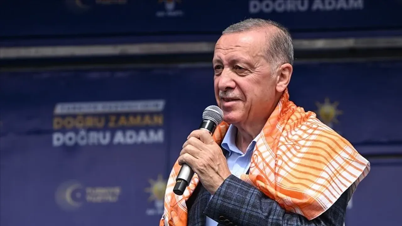 Cumhurbaşkanı Erdoğan: Oyumuzu ya eser siyasetinden, ülkeye ve millete hizmet siyasetinden ya da yıkım siyasetinden, takoz siyasetinden yana kullanacağız