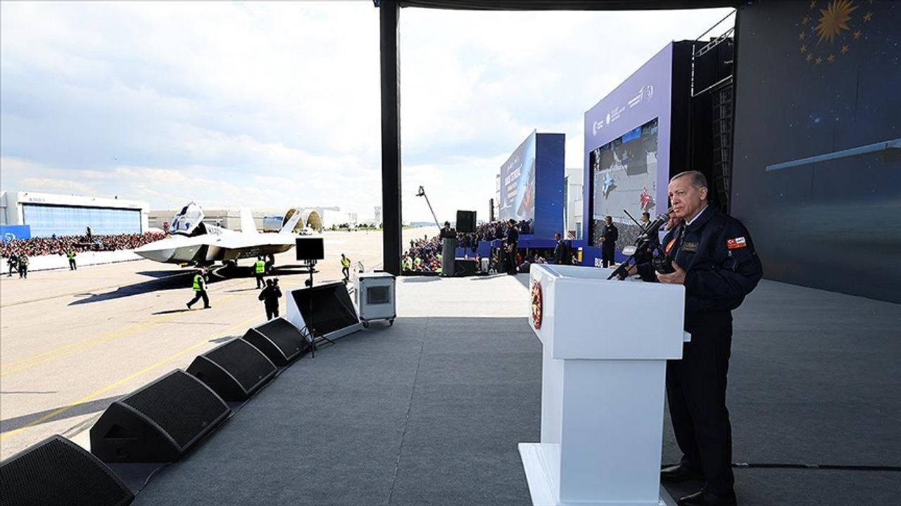 Cumhurbaşkanı Erdoğan: Milli muharip uçağımızın ismi KAAN'dır. İsim babası da Devlet Bey'dir