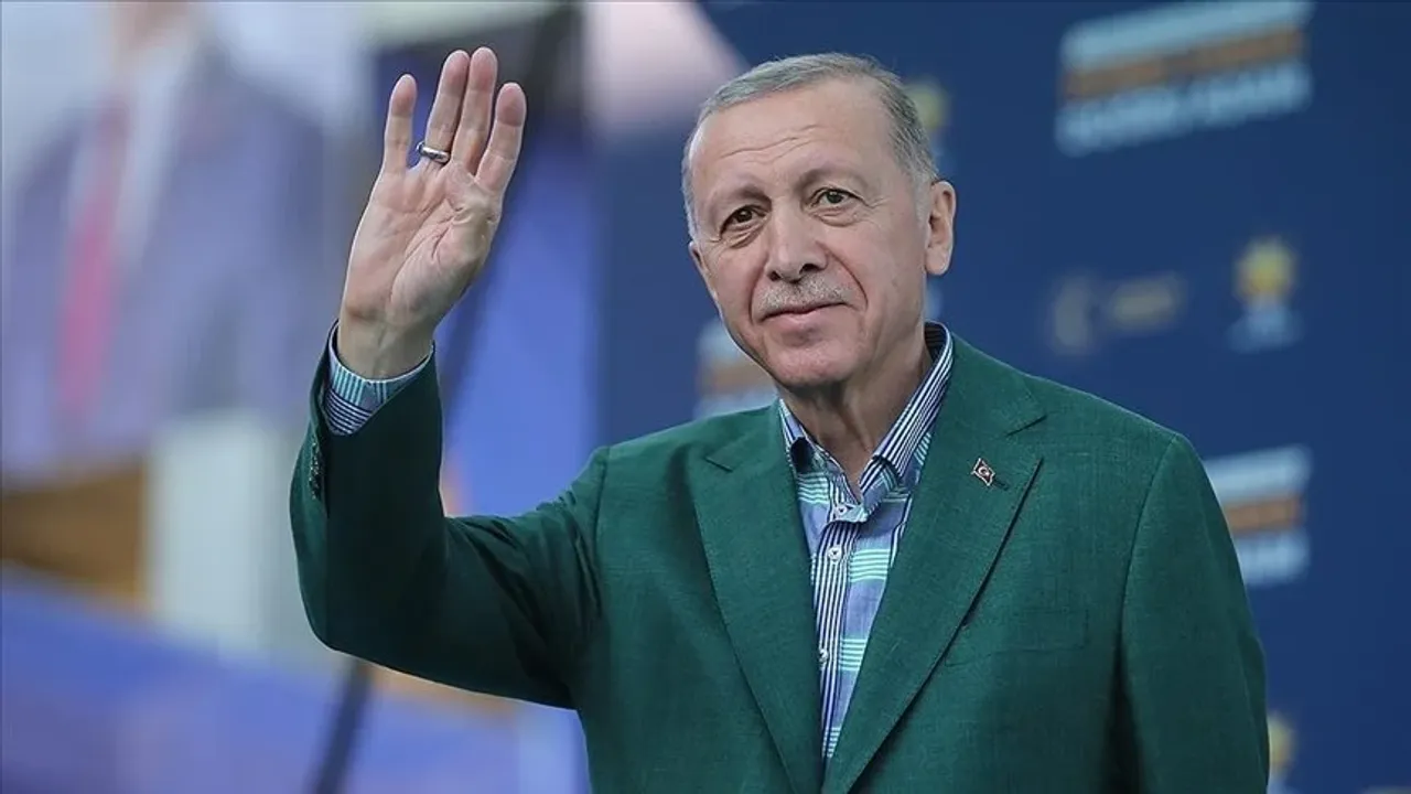 Cumhurbaşkanı Erdoğan: Atatürk'ü ağızlarından düşürmeyenler, kendilerine en ağır hakaretleri savuranları baş tacı ediyor