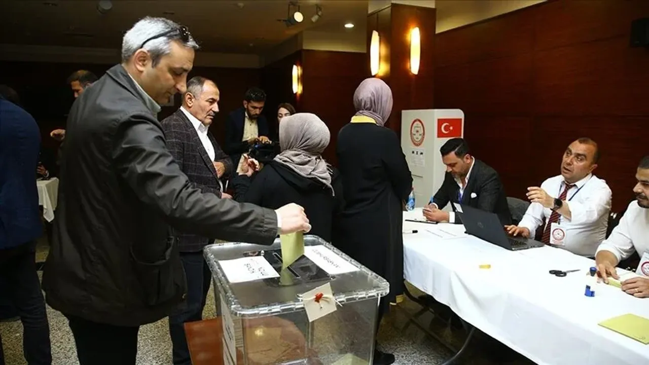 Japonya ve Azerbaycan'da, Türkiye'deki Cumhurbaşkanı Seçimi'nin 2. tur oylaması başladı
