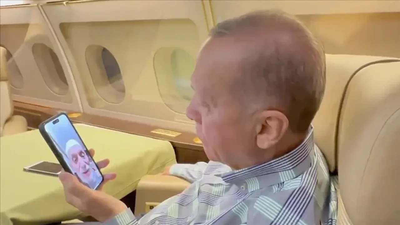 Cumhurbaşkanı Erdoğan, mitinge metro merdivenlerini yürüyerek gelen 85 yaşındaki vatandaşla görüştü