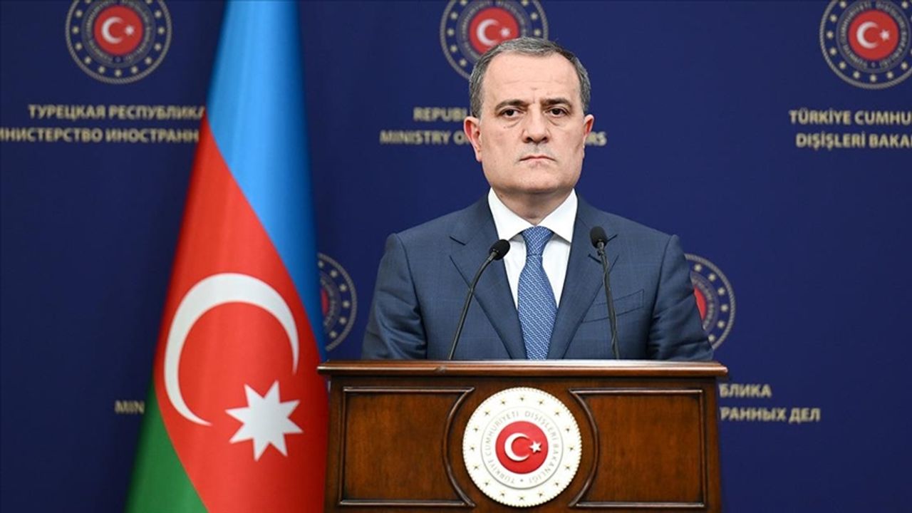 Azerbaycan Dışişleri Bakanı Bayramov: (Avrupa'da) Kur’an-ı Kerim’e yönelik saldırılar kabul edilemez ve bunu kınıyoruz