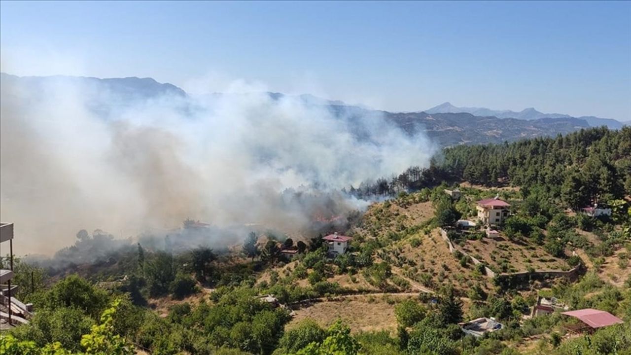 Kahramanmaraş'ta çıkan orman yangınlarına müdahale ediliyor - Bengü Türk