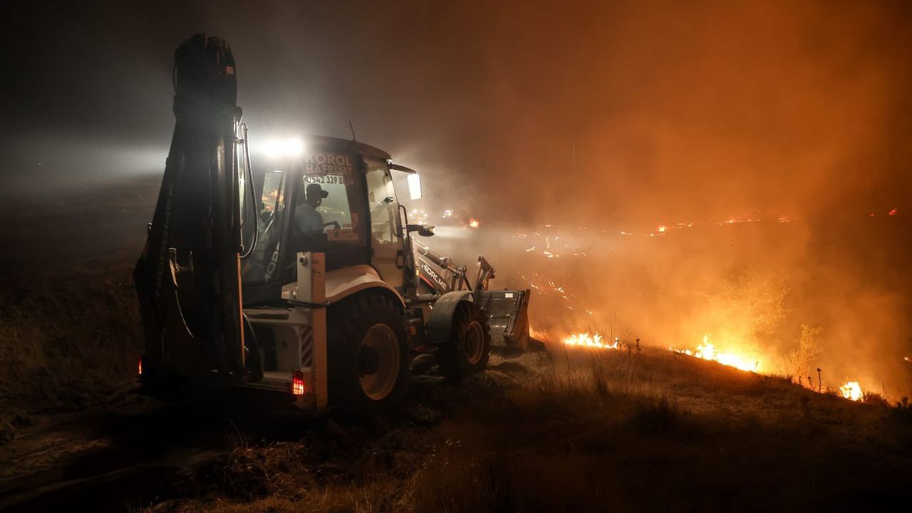 İçişleri Bakanı Yerlikaya: orman yangınına müdahale çalışmaları aralıksız devam etmekte