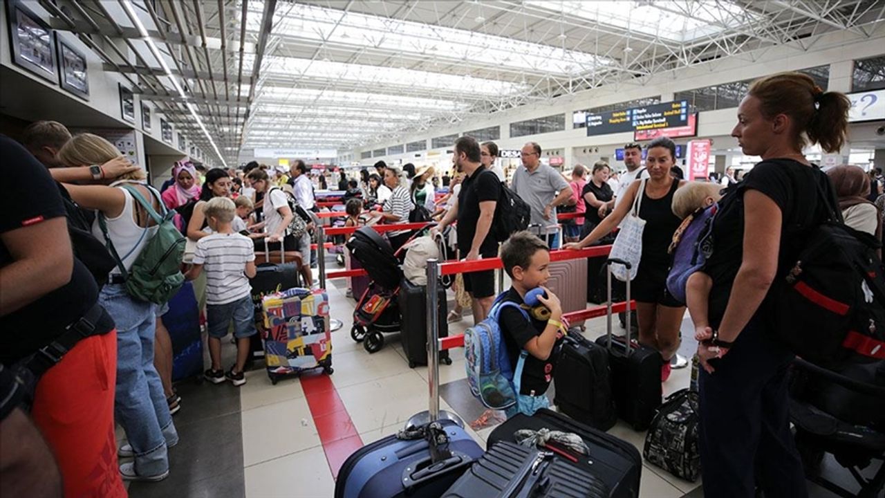 Turizm merkezlerindeki havalimanlarını 102 milyondan fazla yolcu kullandı