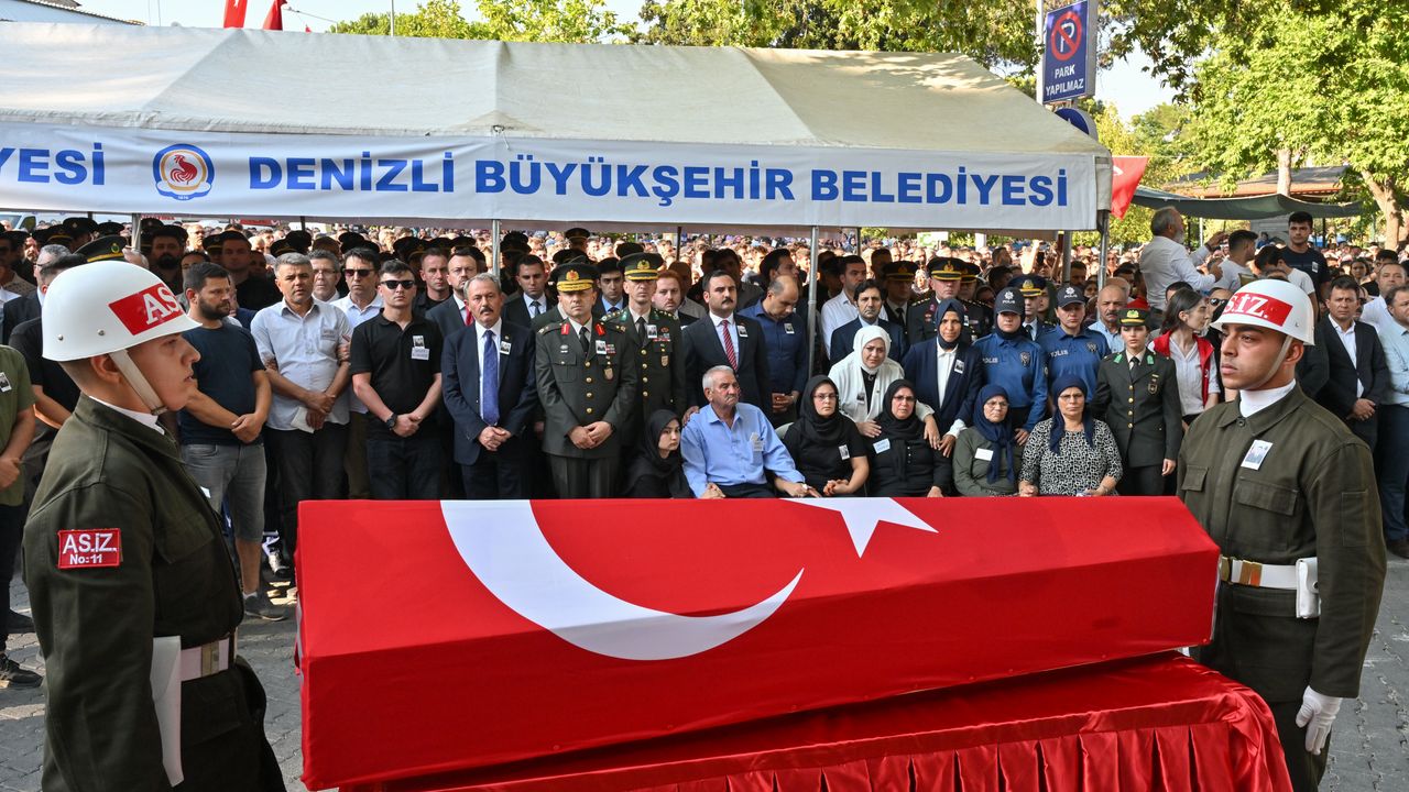 Şehit Uzman Çavuş Kemal Özek, Denizli'de son yolculuğuna uğurlandı