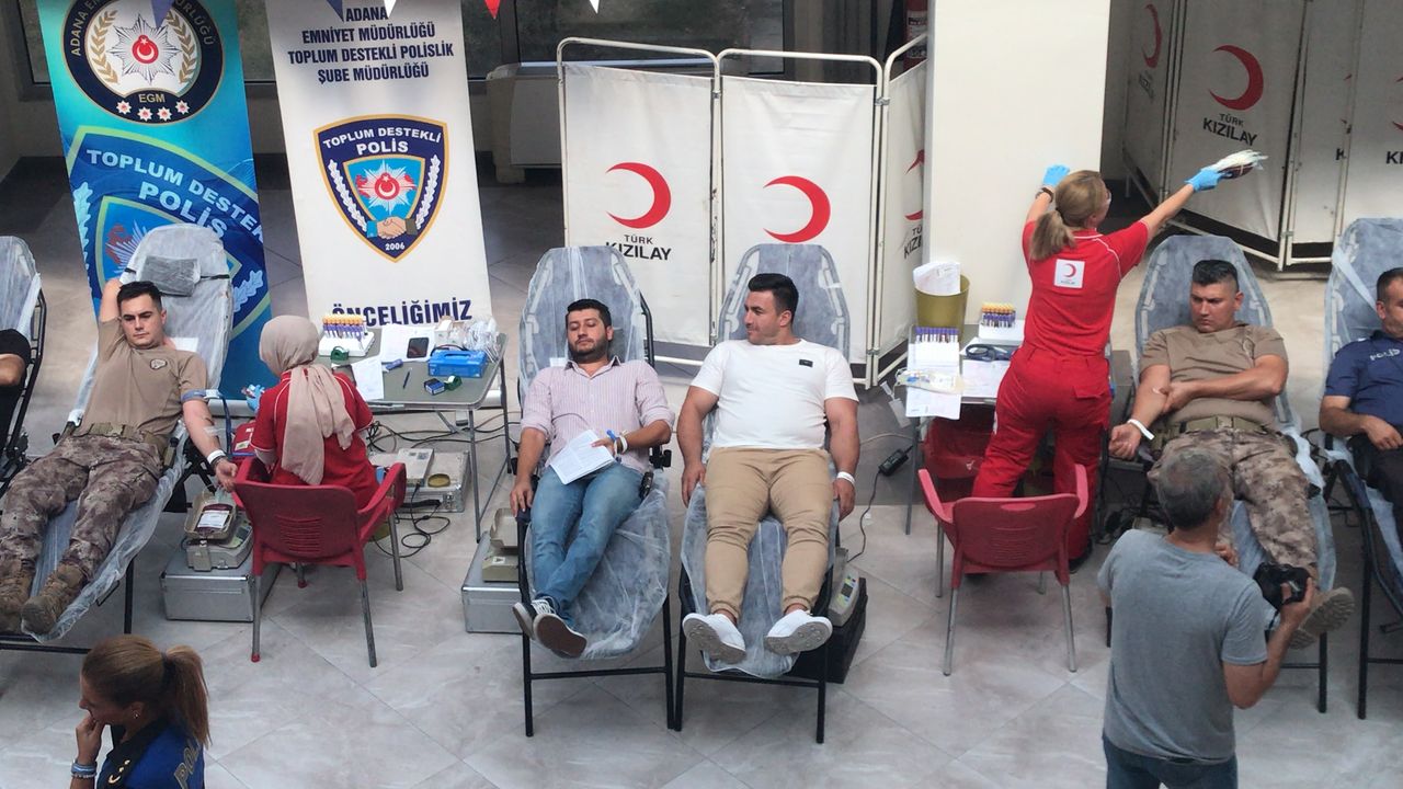 Adana'da polis memurları kan ve kök hücre bağışı yaptı
