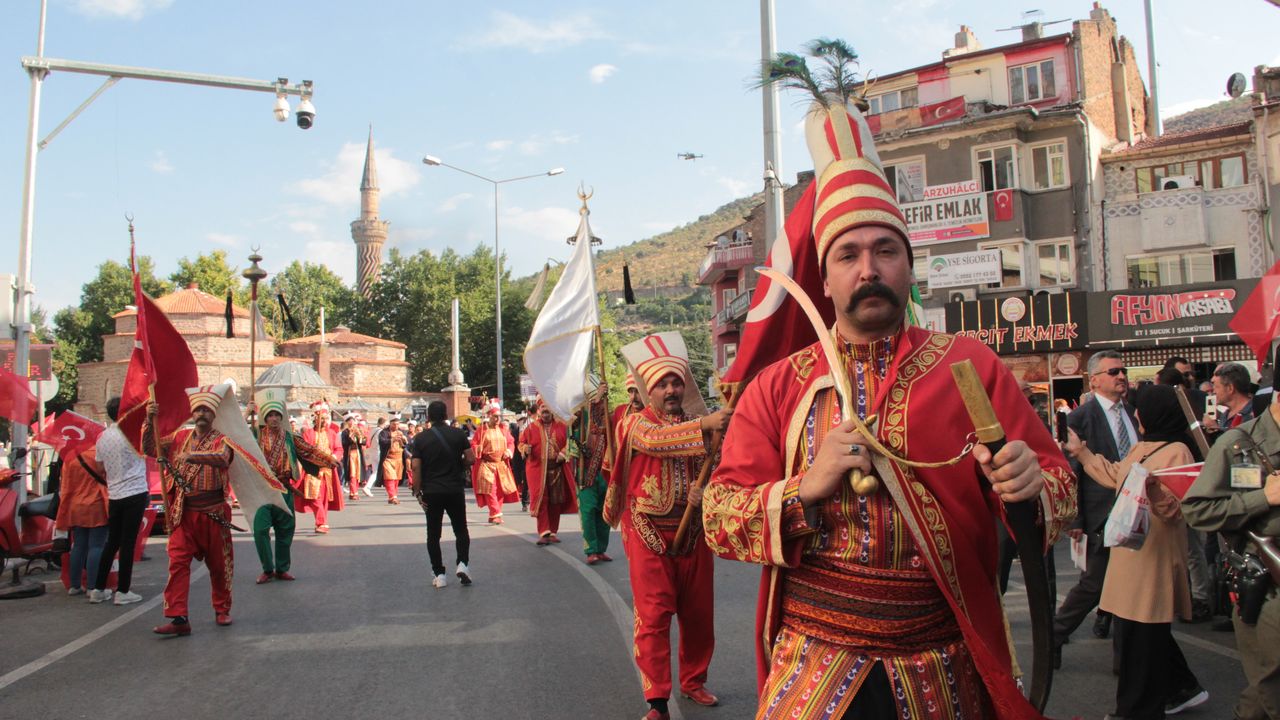Afyonkarahisar'da Büyük Taarruz'un 101. yılında "Zafer Halk Yürüyüşü" düzenlendi
