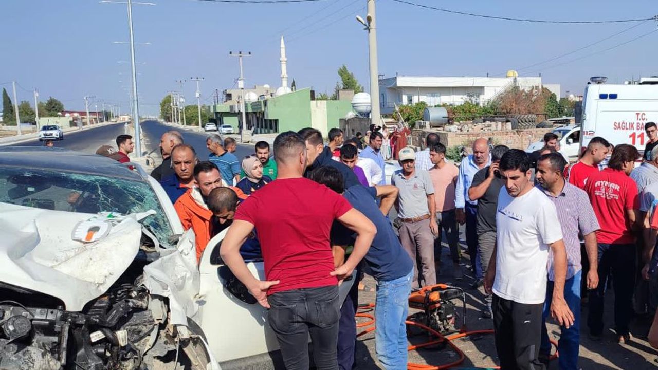 Mardin'de otomobil ile kamyonet çarpıştı 5 kişi yaralandı