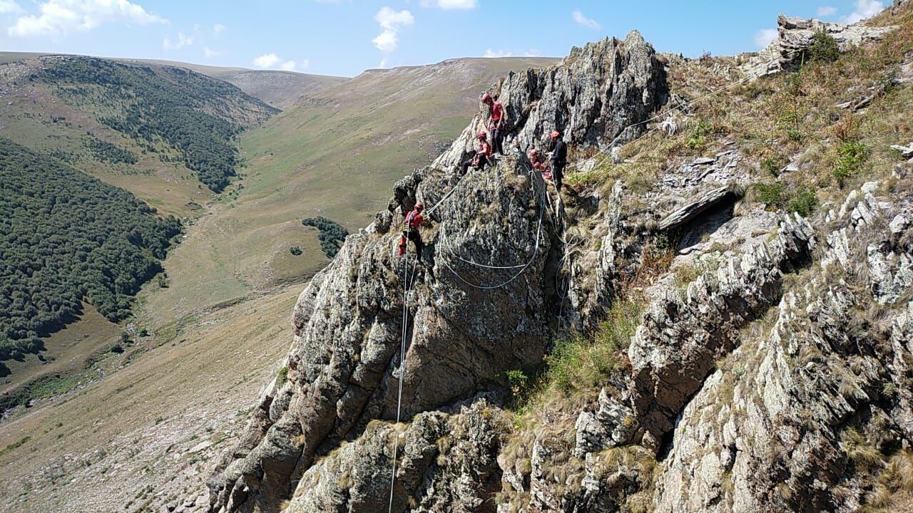 Ardahan'da kayalıklarda mahsur kalan keçileri AFAD ve JAK kurtardı