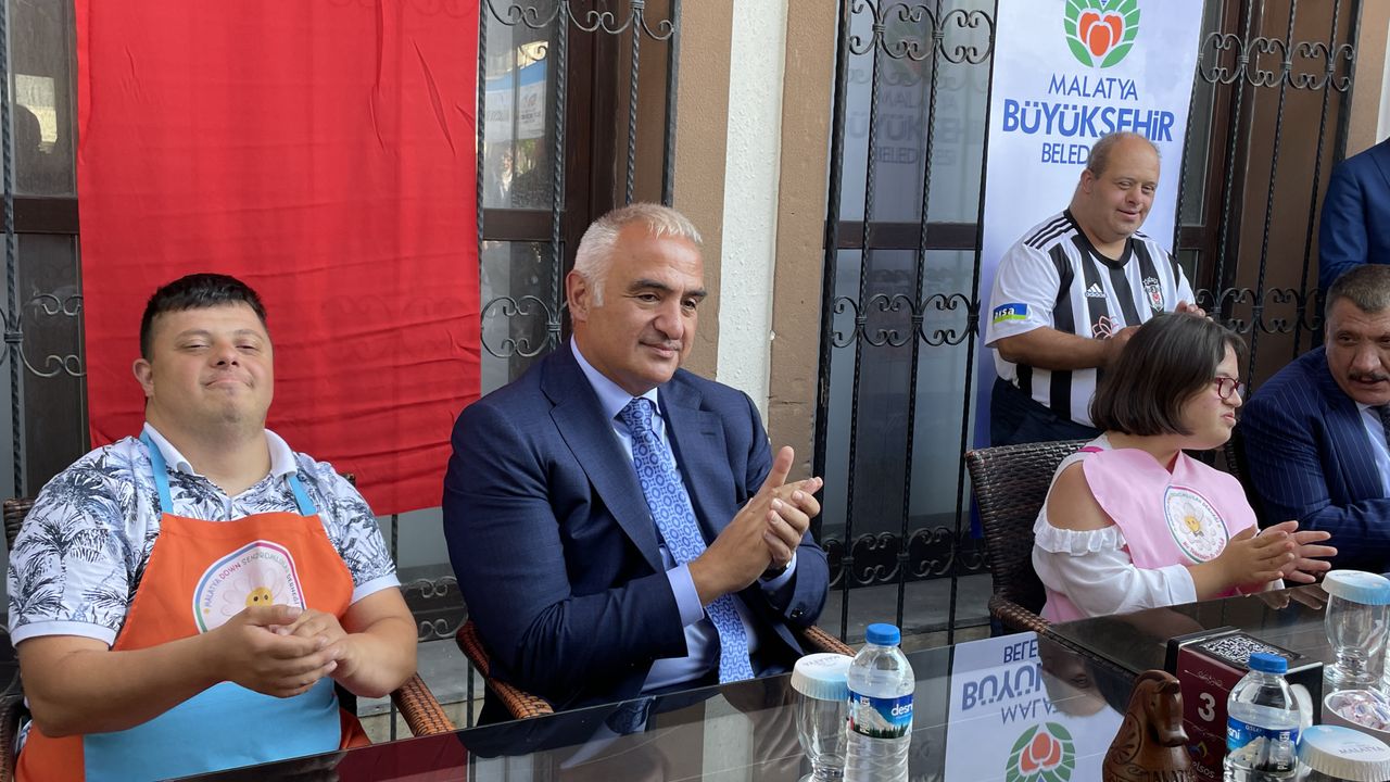 Kültür ve Turizm Bakanı Ersoy, Malatya'da ziyaretlerde bulundu