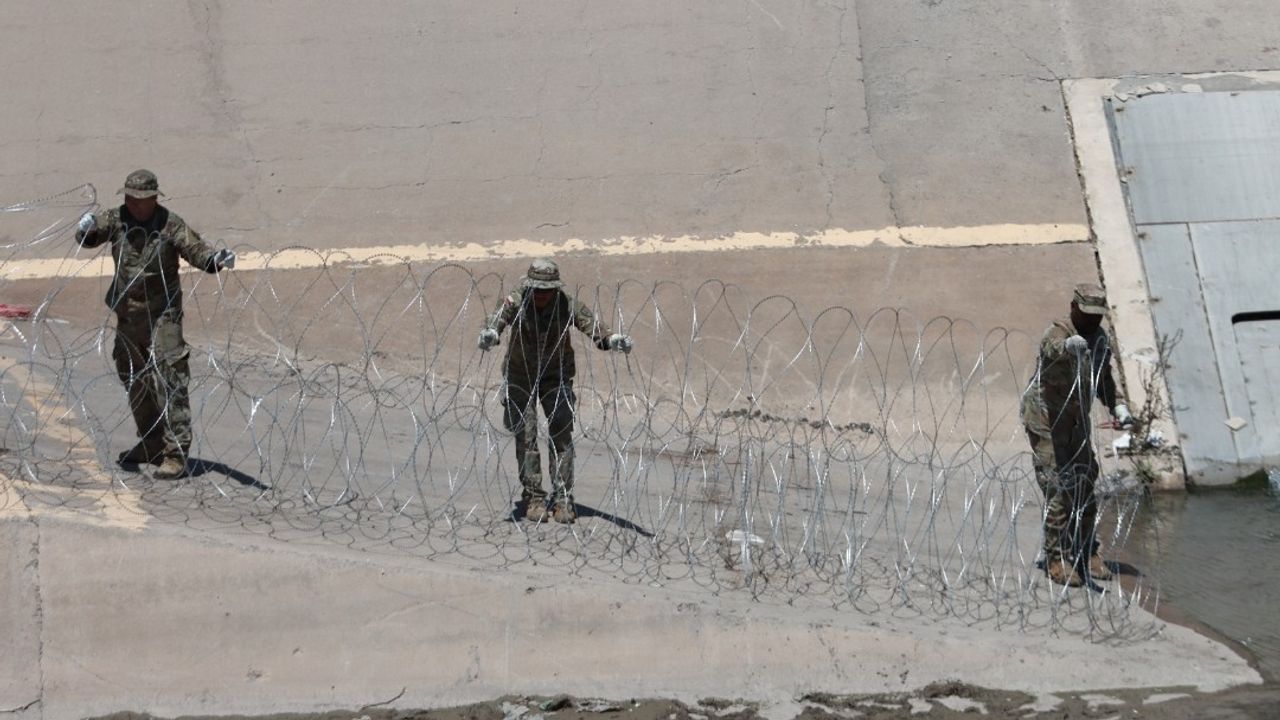 Teksas Ulusal Muhafızları Meksika sınırında güvenlik önlemlerini artırdı