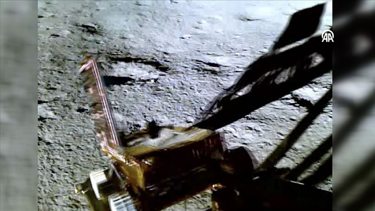 Hindistan'a ait Chandrayaan-3 uzay keşif aracının Ay'daki ilk görüntüleri yayımlandı