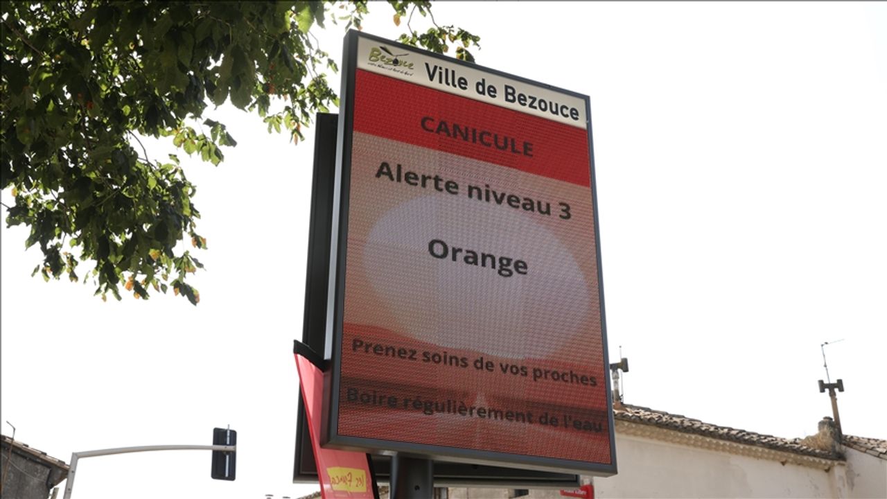Fransa'da artan sıcaklar nedeniyle kırmızı alarm ilan edilen bölge sayısı 19'a çıktı