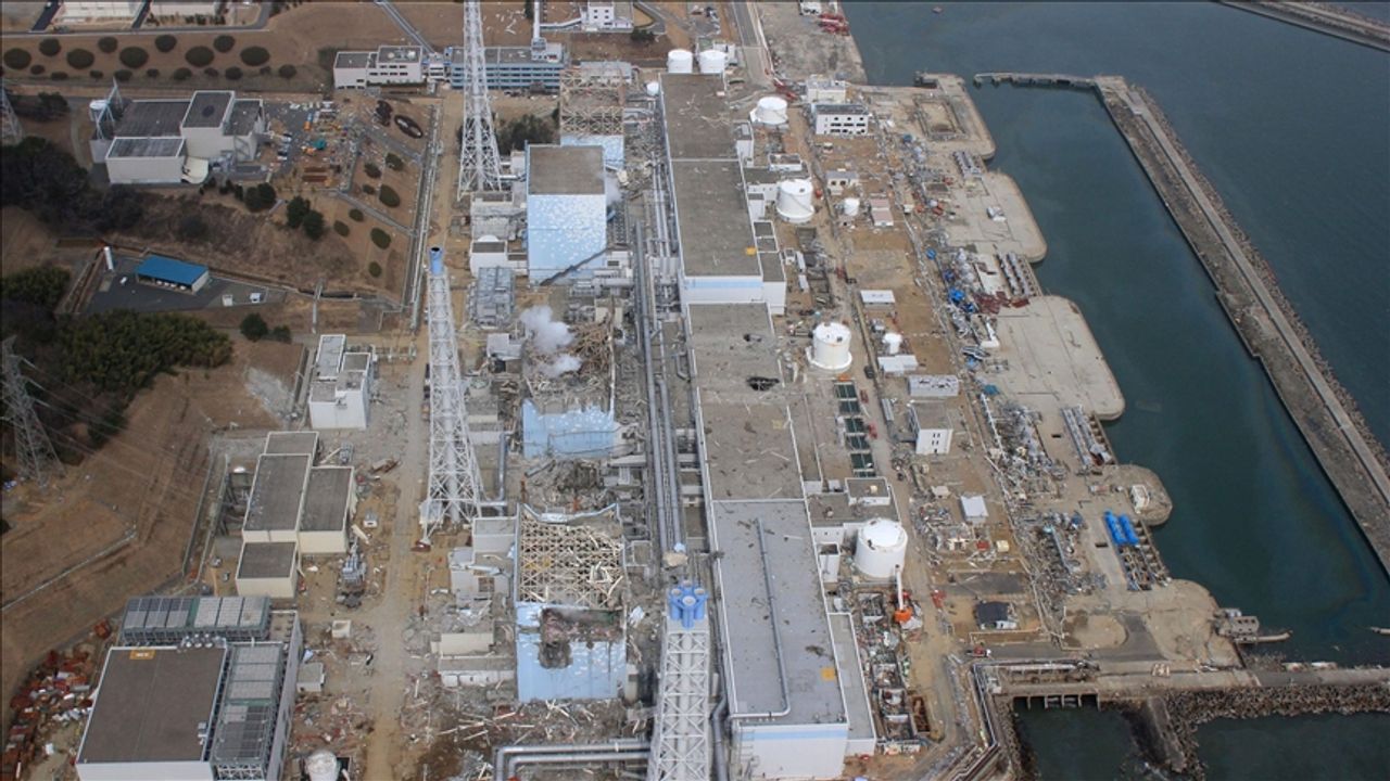 Japonya'daki nükleer santralde depolanan bini aşkın tanktaki atık suyun tahliyesi yarın başlıyor