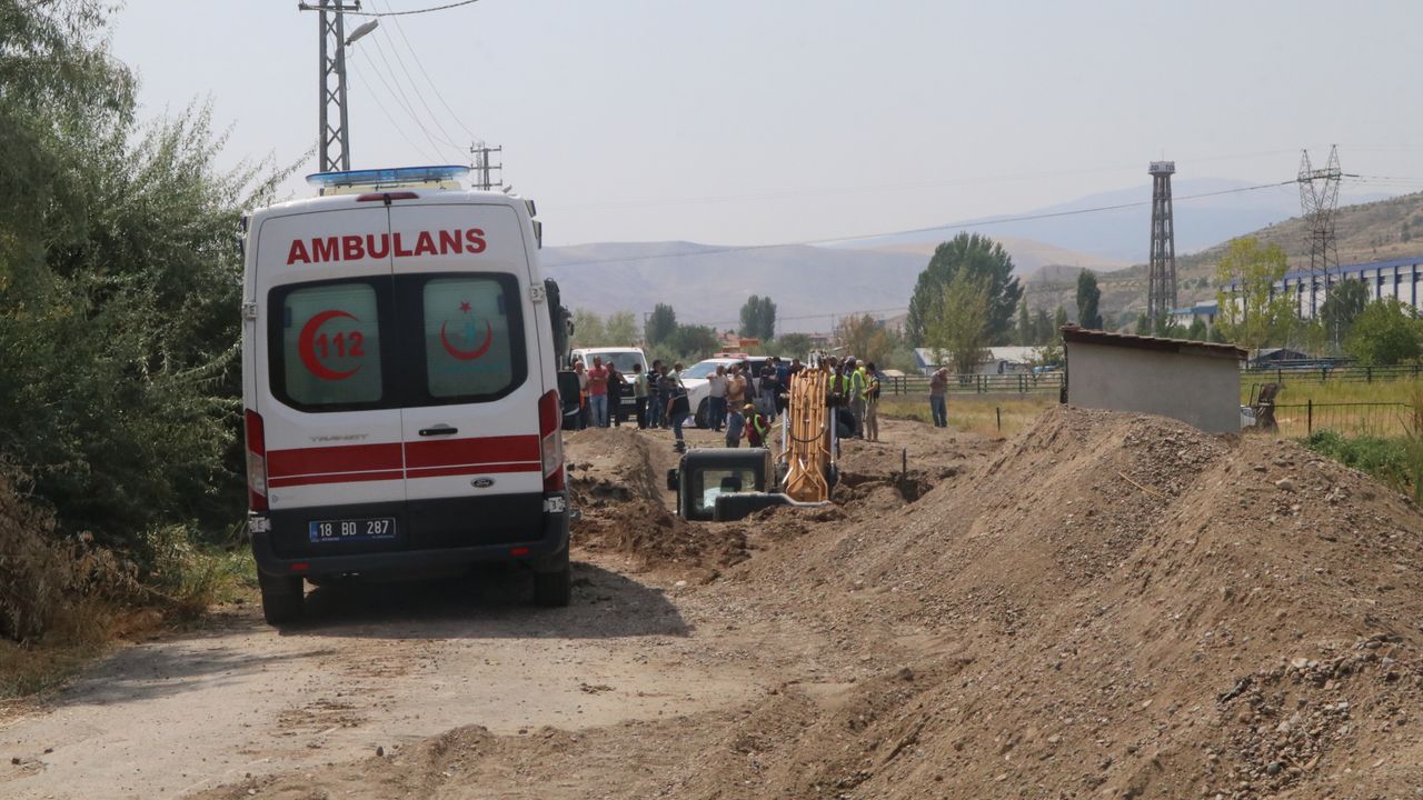 Çankırı'da altyapı çalışmaları sırasında toprak altında kalan işçi hayatını kaybetti