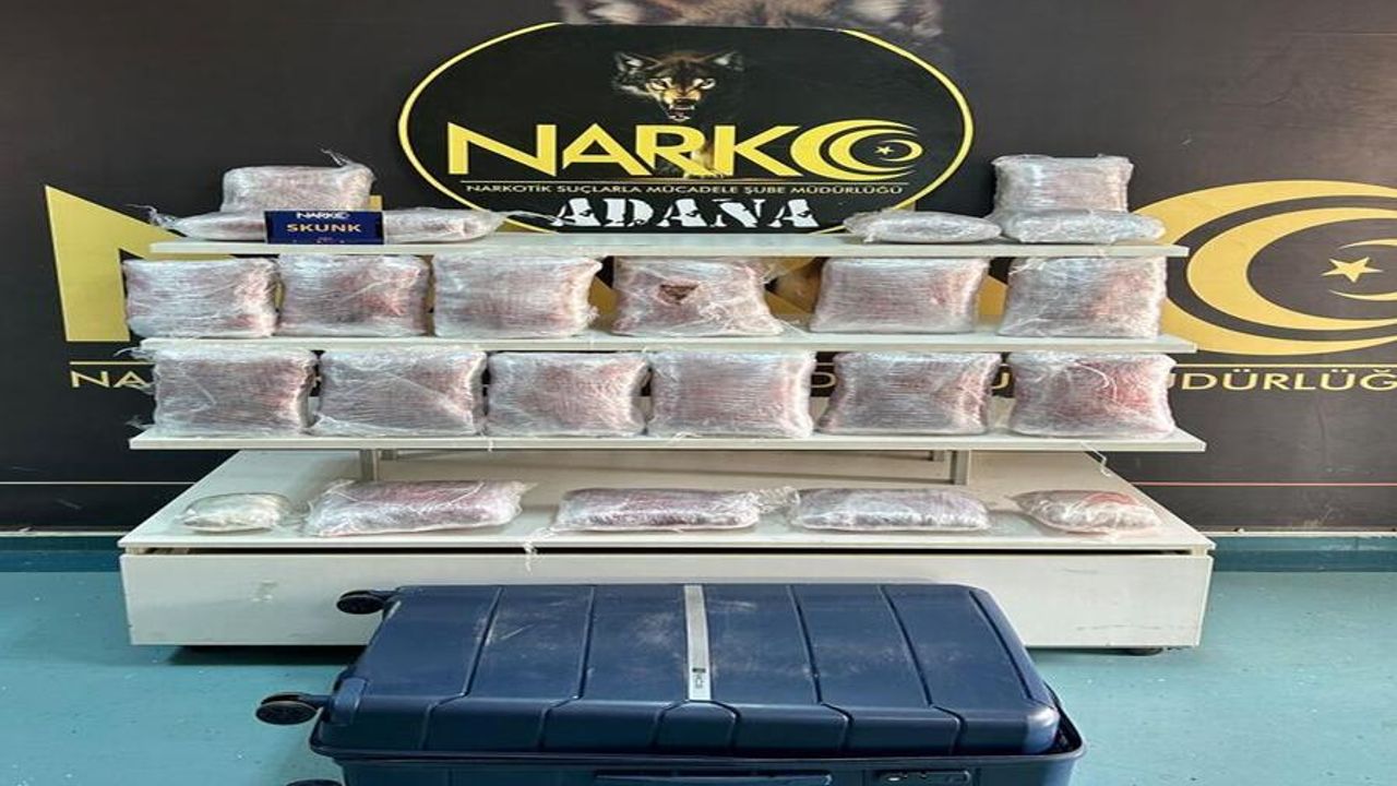 Adana'da yolcu otobüsündeki valizde 20 kilogram uyuşturucu ele geçirildi