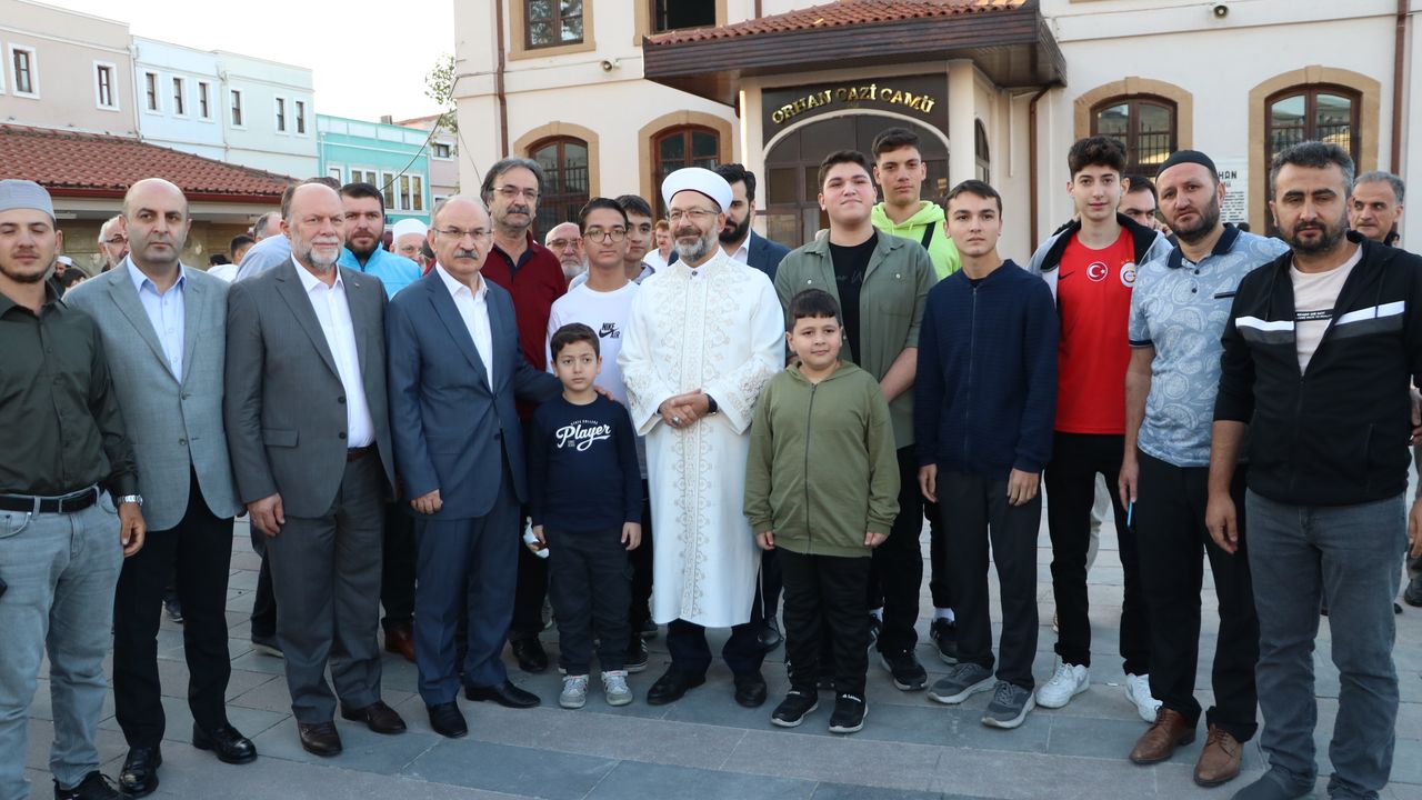 Diyanet İşleri Başkanı Erbaş, Sakarya'da "Aileler Sabah Namazı'nda Buluşuyor" programına katıldı