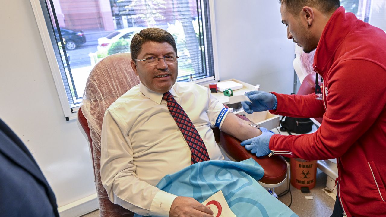Adalet Bakanı Tunç kan bağışında bulundu: