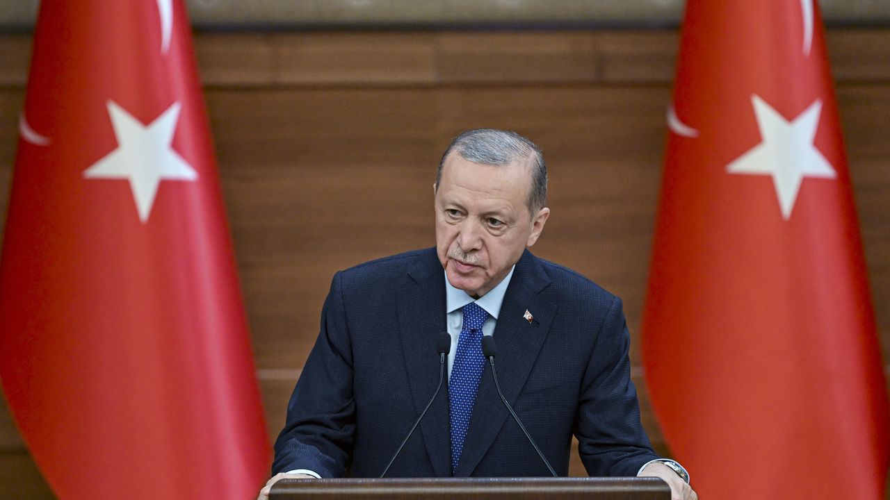 Cumhurbaşkanı Erdoğan: Ne kaçak göçmene müsaade ederiz, ne de fitne tacirlerine izin veririz