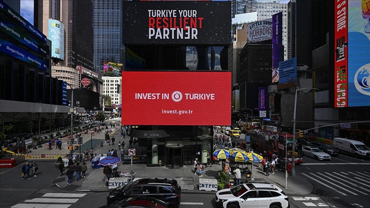 Times Meydanı'ndaki dijital panolarda "Invest in Türkiye" mesajı yayımlandı