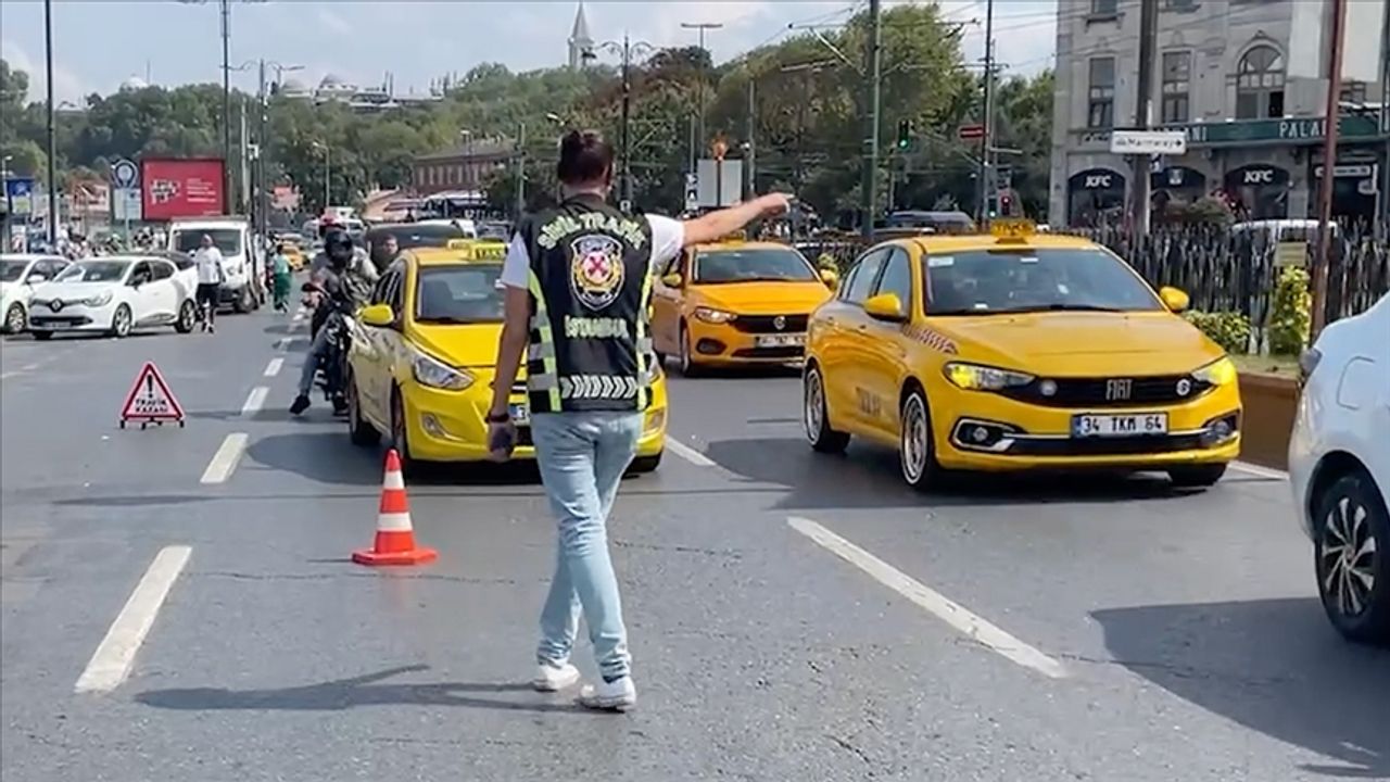 Fatih'te taksicilere yönelik denetim gerçekleştirildi