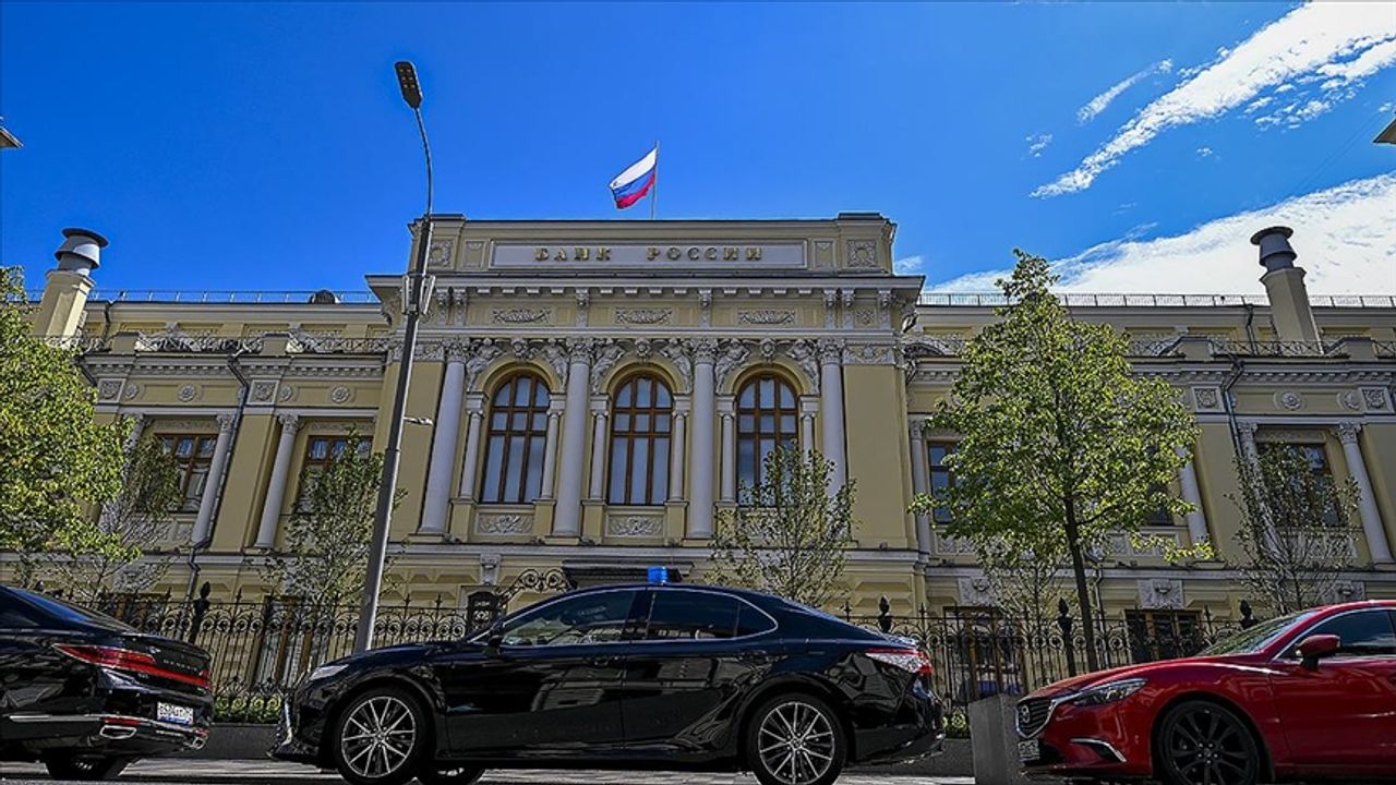 Rusya Merkez Bankası yurt dışına para transferine yönelik kısıtlamaları uzattı