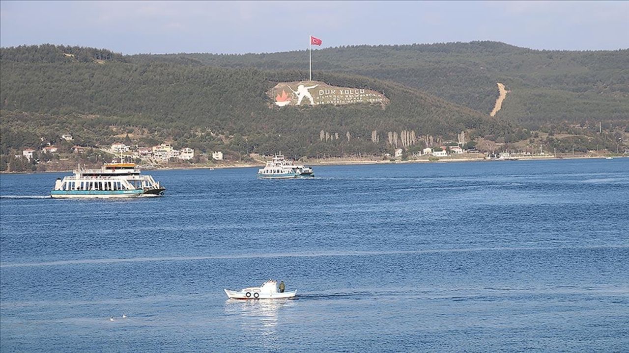 Bakanlık: Çanakkale Boğazı gemi trafiği, güney kuzey yönlü geçici askıya alındı